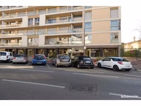 boutique 155 m² cannes