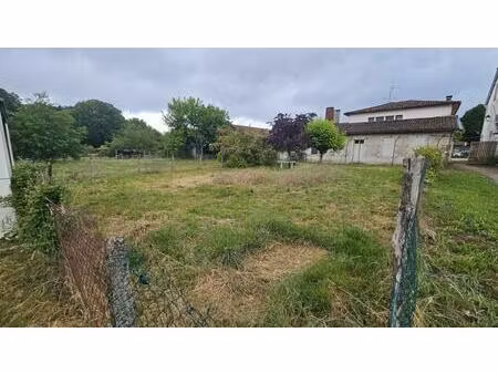 terrain constructible 393 m² – centre-bourg de labrit