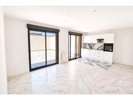 f3 avec terrasse exceptionnelle de 93 m² frais de notaire réduits