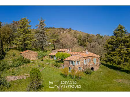 domaine avec 2 habitations indépendantes  400 m² sur 10 hectares au calme