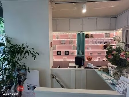 boutique 65 m² paris