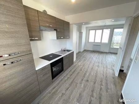 appartement t3 rénové avec balcon – centre d'oyonnax