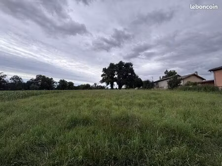 terrain 657 m² francheleins