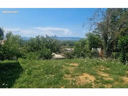terrain 600 m² guereins