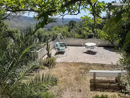 villa située dans un domaine sécurisé