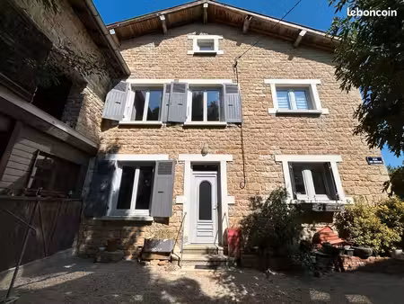 maison en pierre centre village revermont