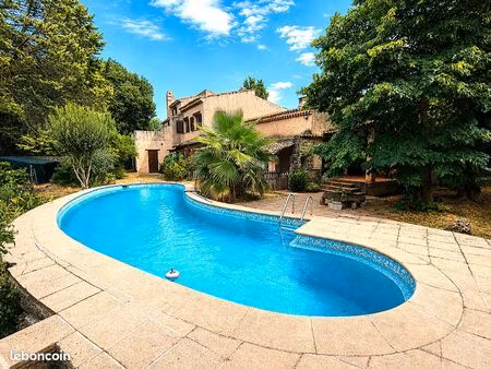 propriété 9 pièces 320 m²