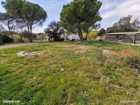 terrain plat de 1 074 m² frejus  à 5 minutes des commodités - prêt à construire