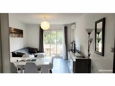 vend t3 meublé. 59m2  lumineux. 2 chambres. climatisation salon + chbre parentale. fibre i