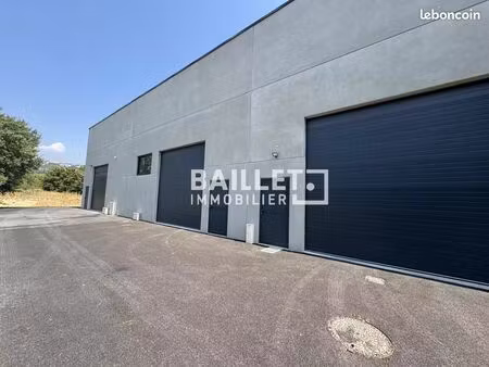 entrepôt 163 m² montauroux
