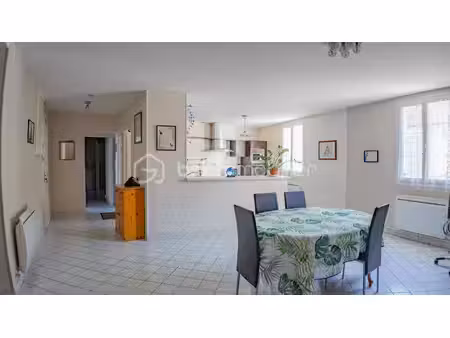 magnifique appartement 3 pièces  spacieux (88 m²)  entièrement rénové dans une résidence s