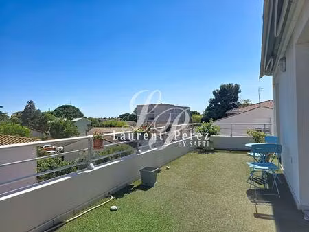 appartement t4 traversant avec terrasse de 28 m² et parking