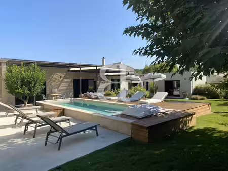belle villa contemporaine avec piscine au centre de vaison-la-ro
