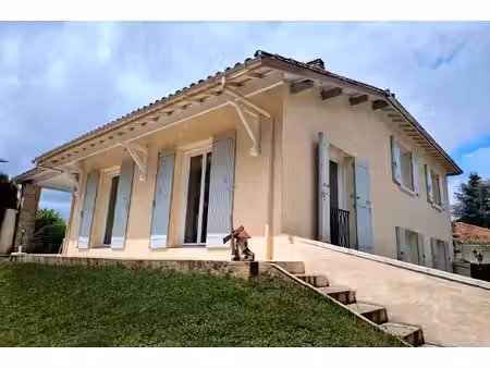 maison avec 2 logements au calme  proche des commodites