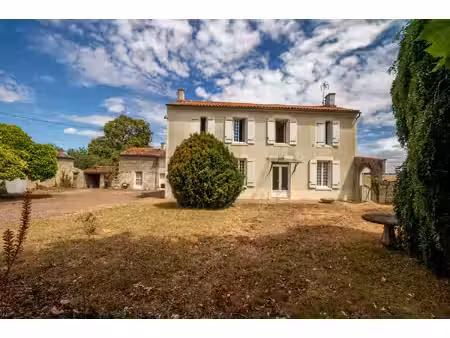 belle propriété bourgeoise  dépendances  jardin