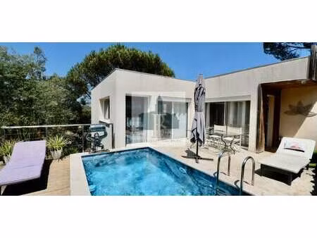 villa avec piscine et jardin cogolin (83)