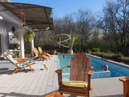 villa lumineuse avec piscine et grand terrain cadre nature proche barjac