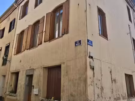 immeuble récemment rénové avec 3 appartements
