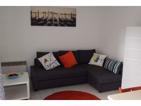 studio meublé de 20m²  très calme  libre fin mai.