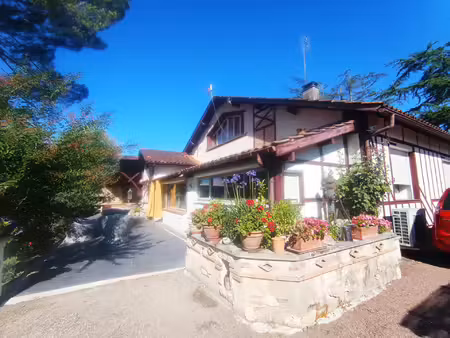 belle villa de style basque contemporain