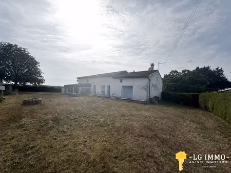 maison de plain-pied au milieu de son jardin arboré d'arbres fruitiers avec grange de 346.