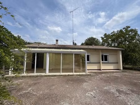 maison individuelle avec jardin 1800m2