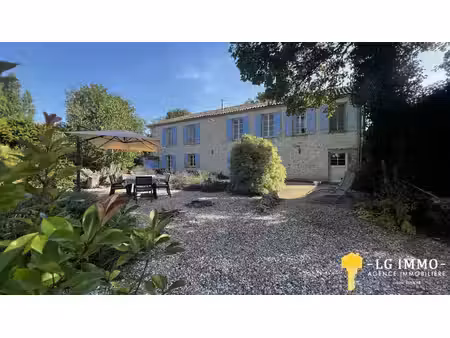 charentaise de charme rénovée  5 chambres  gîte  jardin proche mirambeau