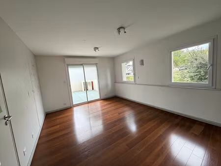 vente local commercial 4 pièces  68.34m²  verrières