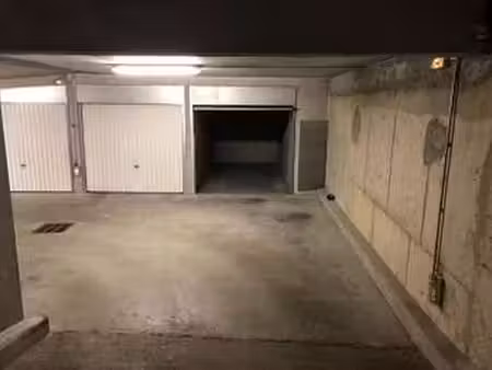location garage box et parking à rennes (35000) : à louer / 18m² rennes