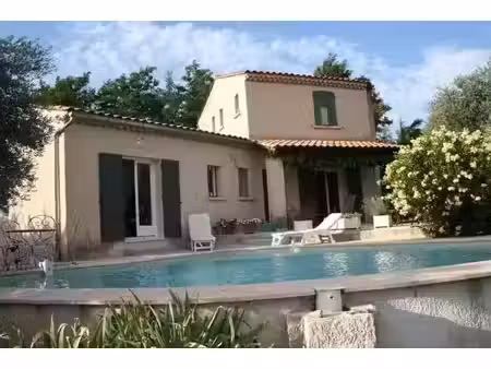 location meublée maison 4 pièces 92 m² à saint-pierre-de-vassols (84330)  1 400 €