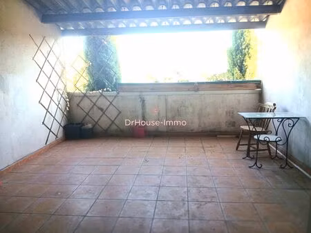 saint roch - t2 refait à neuf avec terrasse de 20 m² et parking