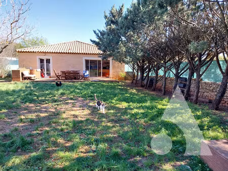 vidauban - maison de plain-pied avec 3 chambres sur 1 000 m² de terrain  calme et confort 