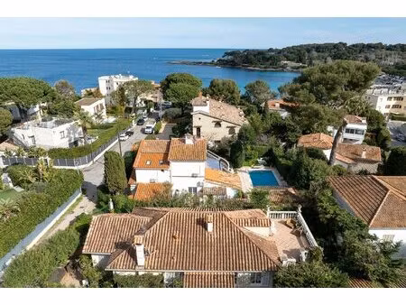 cap d'antibes - emplacement exceptionnel - charmante villa de 120 m² à deux pas de la...
