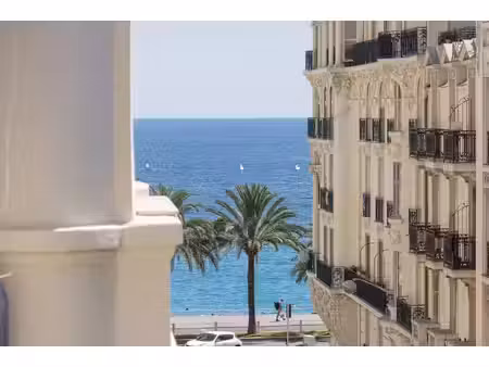 à distance immédiate de la mer et du légendaire hôtel negresco  au cœur du prestigieux...