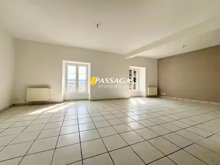 location appartement 5 pièces 112m2 sévérac-le-château 12150 - 730 € - surface privée
