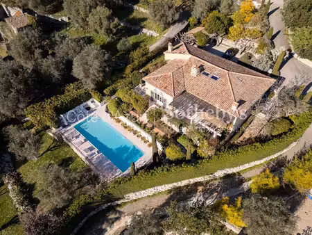 la colle sur loup  villa de 398 m² avec piscine chauffée proche