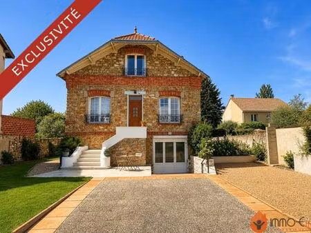 maison de 5 pièces de luxe en vente à saint-germain-sur-morin  île-de-france