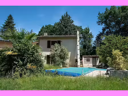 maison individuelle haut de gamme avec piscine  située au cœur d'un magnifique parc privé