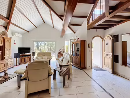 maison avec 4 chambres double garage-jardin et espace bien-êt