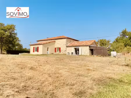 laissez vous seduire par cette maison de campagne en pierre  nichée sur 3 41 ha en bord de