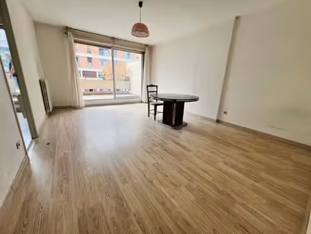 t1 bis avec terrasse résidence la comtale