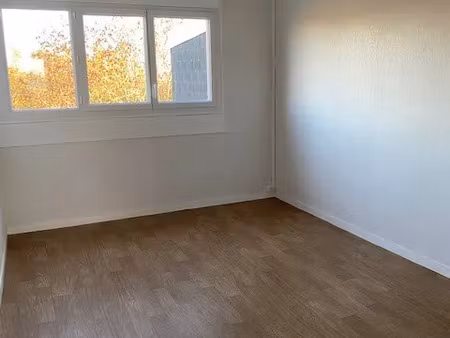 location appartement 4 pièces 76 m² à le blanc (36300)