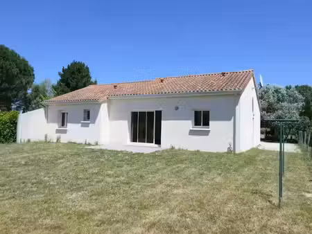vente maison 4 pièces 92 m² à la roche-posay (86270)  144 000 €
