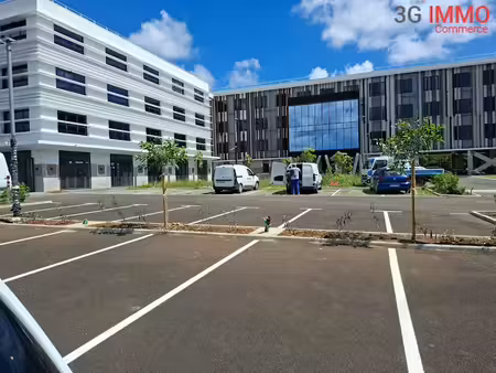 location locaux professionnels 80 m² à les abymes (97139)  2 120 €