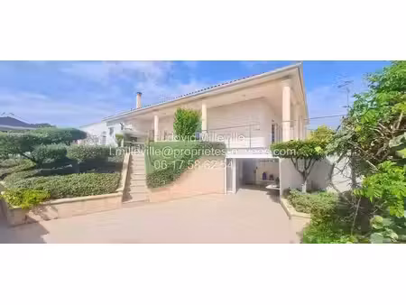 jolie villa de 156m² avec grand garage/piscine sur jardin paysager de 1161m²