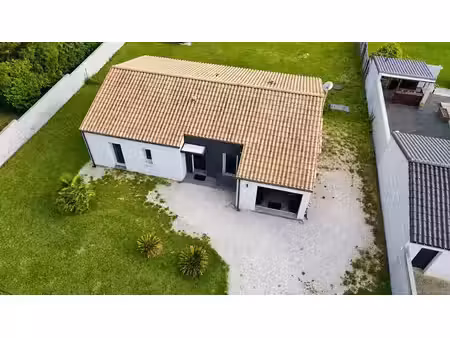 vente maison 4 pièces 97 m² à montpellier-de-médillan (17260)  247 000 €