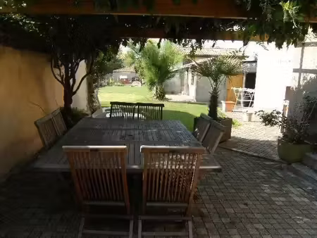 maison de village avec garage et jardin