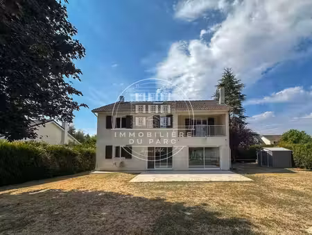 maison de prestige de 185 m2 en location voisins-le-bretonneux  île-de-france