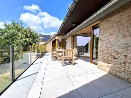 quartier calme - triplex 3ch. avec terrasse et parking