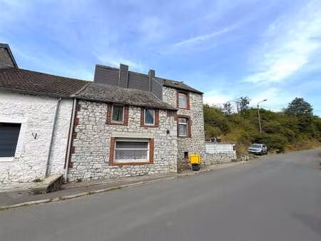 a saisir:2 maisons  un terrain de ±10 ares  garage + remise